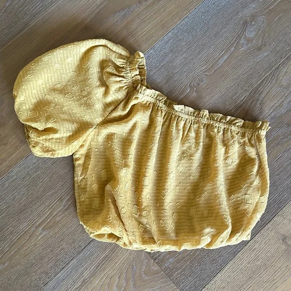 ASTR Jacquard One-Shoulder Bubble Hem Blouse | Mustard | Size S | NWOT - Picture 4 of 7